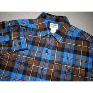 L.L. Bean Long Sleeved Traditional Fit Plaid Flannel Button Up Shirt Men's MED